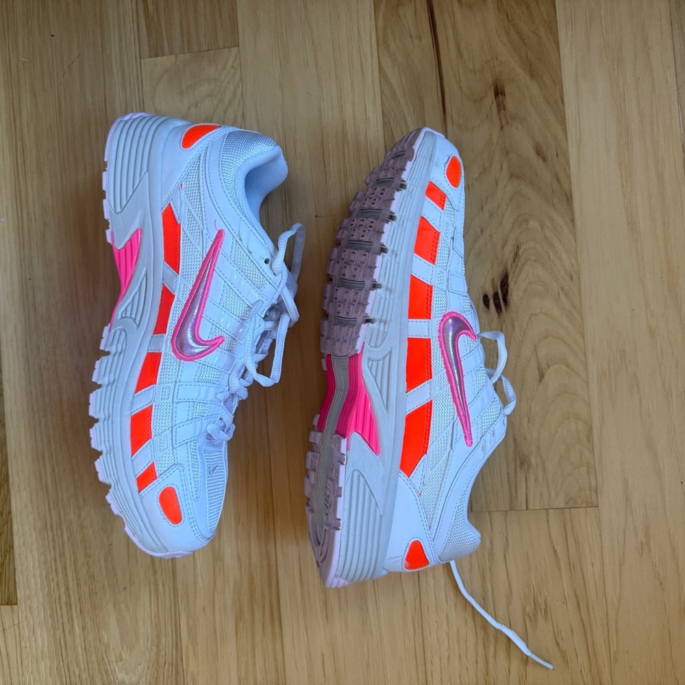 WORN ONCE women’s Nike sneakers